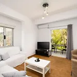 3bd In The Center Of Διαμέρισμα *