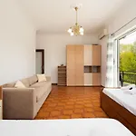 3bd In The Center Of Διαμέρισμα *